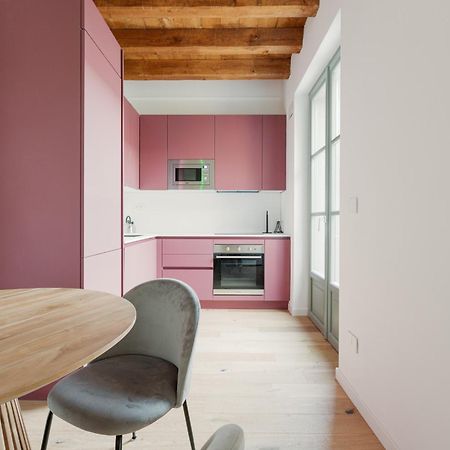 Modern Apartment In Milan With Balcony Exterior photo